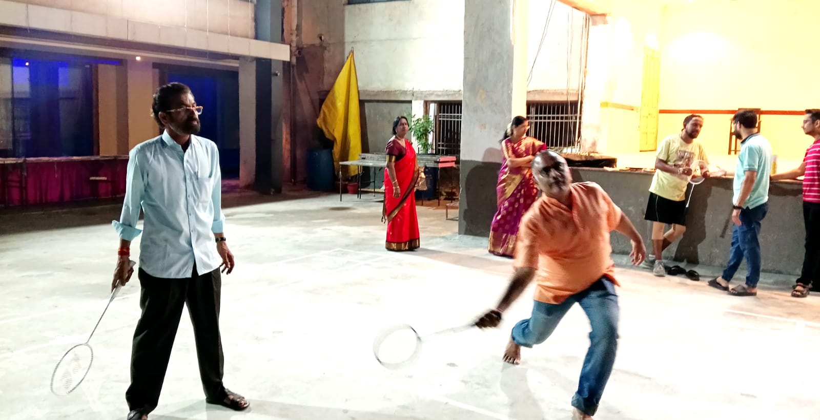 बैडमिंटन के बेहतरीन शाॅट के साथ महाराष्ट्र मंडल के स्पोर्ट्स क्लब का शुभारंभ बैडमिंटन के बेहतरीन शाॅट के साथ महाराष्ट्र मंडल के स्पोर्ट्स क्लब का शुभारंभ