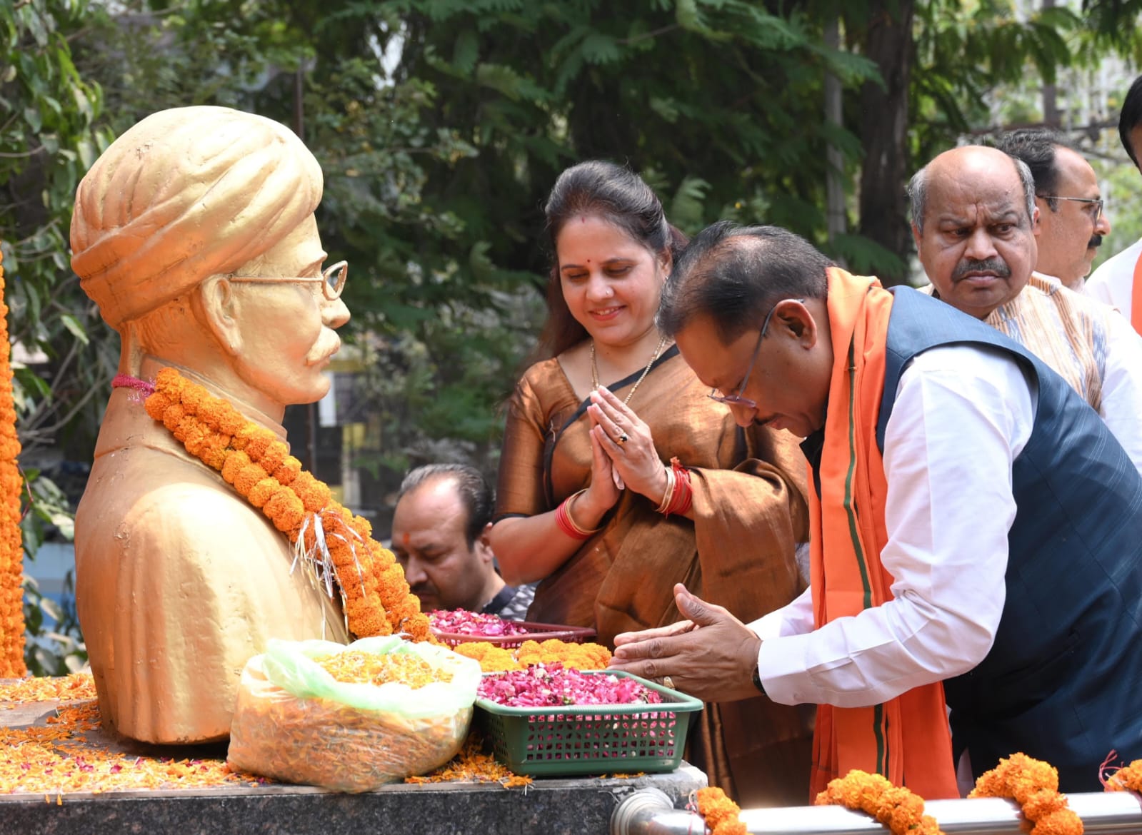 मुख्यमंत्री ने स्वतंत्रता संग्राम सेनानी मधुसूदन दास की प्रतिमा पर किया माल्यार्पण मुख्यमंत्री ने स्वतंत्रता संग्राम सेनानी मधुसूदन दास की प्रतिमा पर किया माल्यार्पण