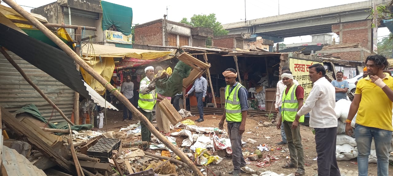 न्यायालय के आदेश पर भिलाई के सस्ता मार्केट से हटाए गए अवैध कब्जे न्यायालय के आदेश पर भिलाई के सस्ता मार्केट से हटाए गए अवैध कब्जे