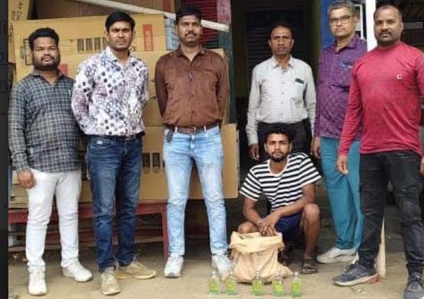 40 पाव महाराष्ट्र निर्मित देशी शराब संतरा जप्त 40 पाव महाराष्ट्र निर्मित देशी शराब संतरा जप्त