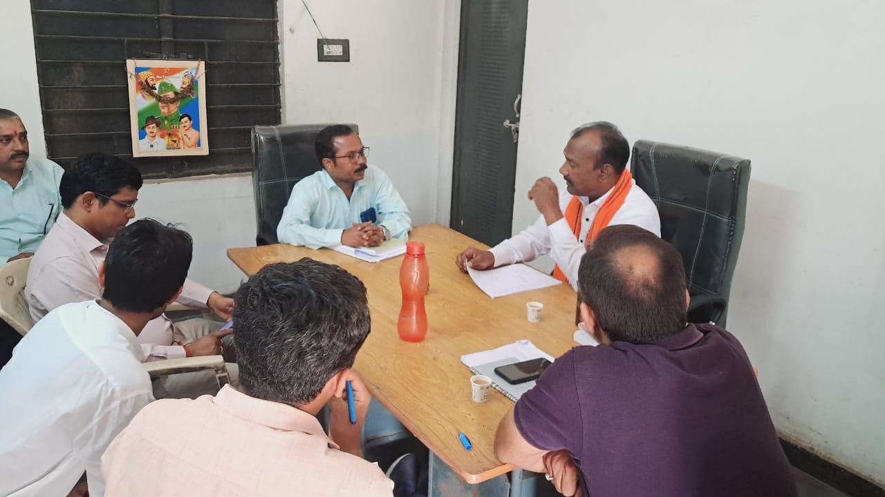 जल कार्य विभाग अध्यक्ष संतोष सीमा साहू ने सभी टैंकरों को तैयार रखने के दिये निर्देश जल कार्य विभाग अध्यक्ष संतोष सीमा साहू ने सभी टैंकरों को तैयार रखने के दिये निर्देश