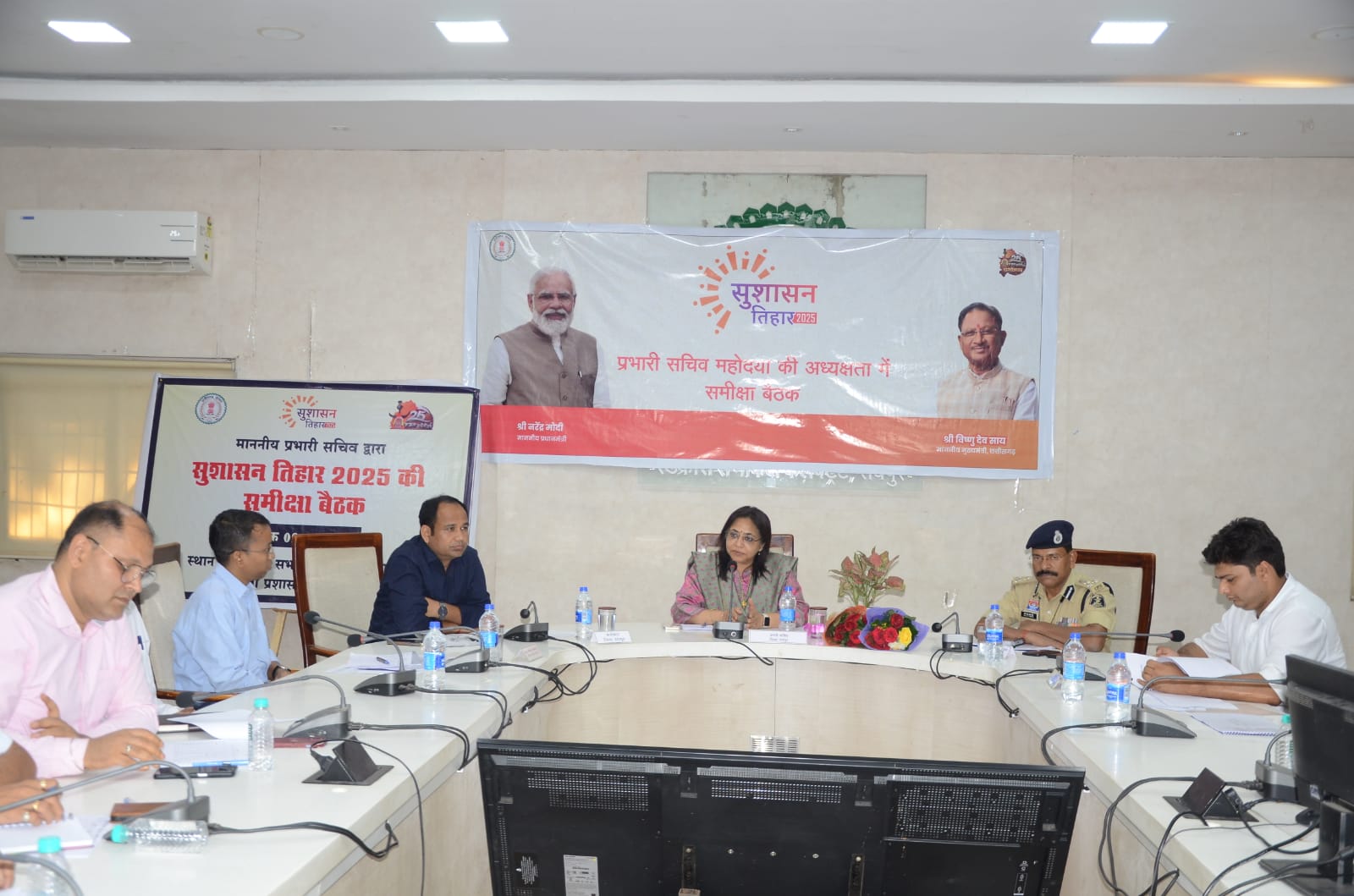 रायपुर जिले की प्रभारी सचिव ऋचा शर्मा ने कॉल सेंटर का किया अवलोकन रायपुर जिले की प्रभारी सचिव ऋचा शर्मा ने कॉल सेंटर का किया अवलोकन