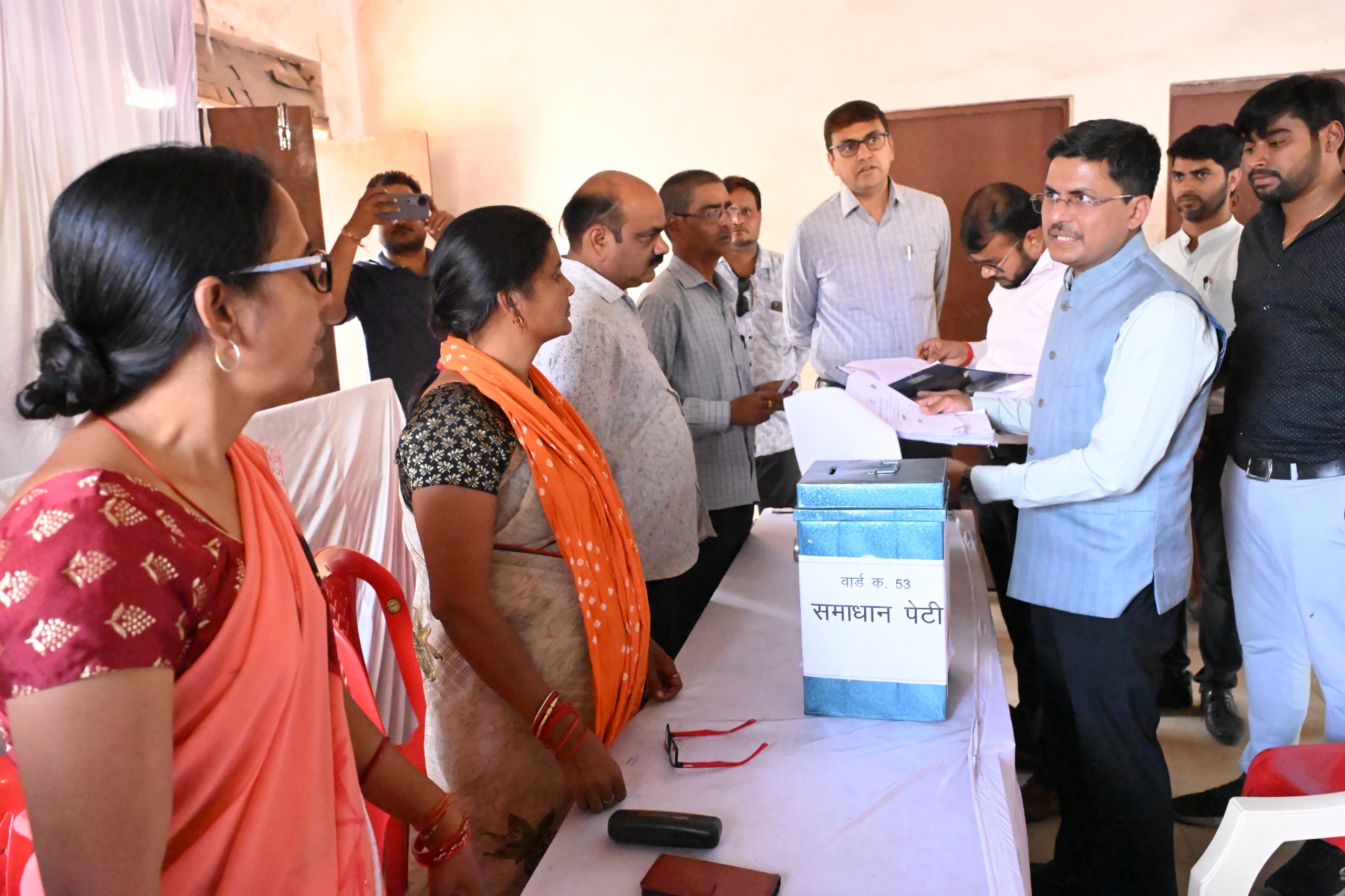 सुशासन तिहार: समस्याओं के समाधान के लिए आवेदन देने का सिलसिला जारी सुशासन तिहार: समस्याओं के समाधान के लिए आवेदन देने का सिलसिला जारी