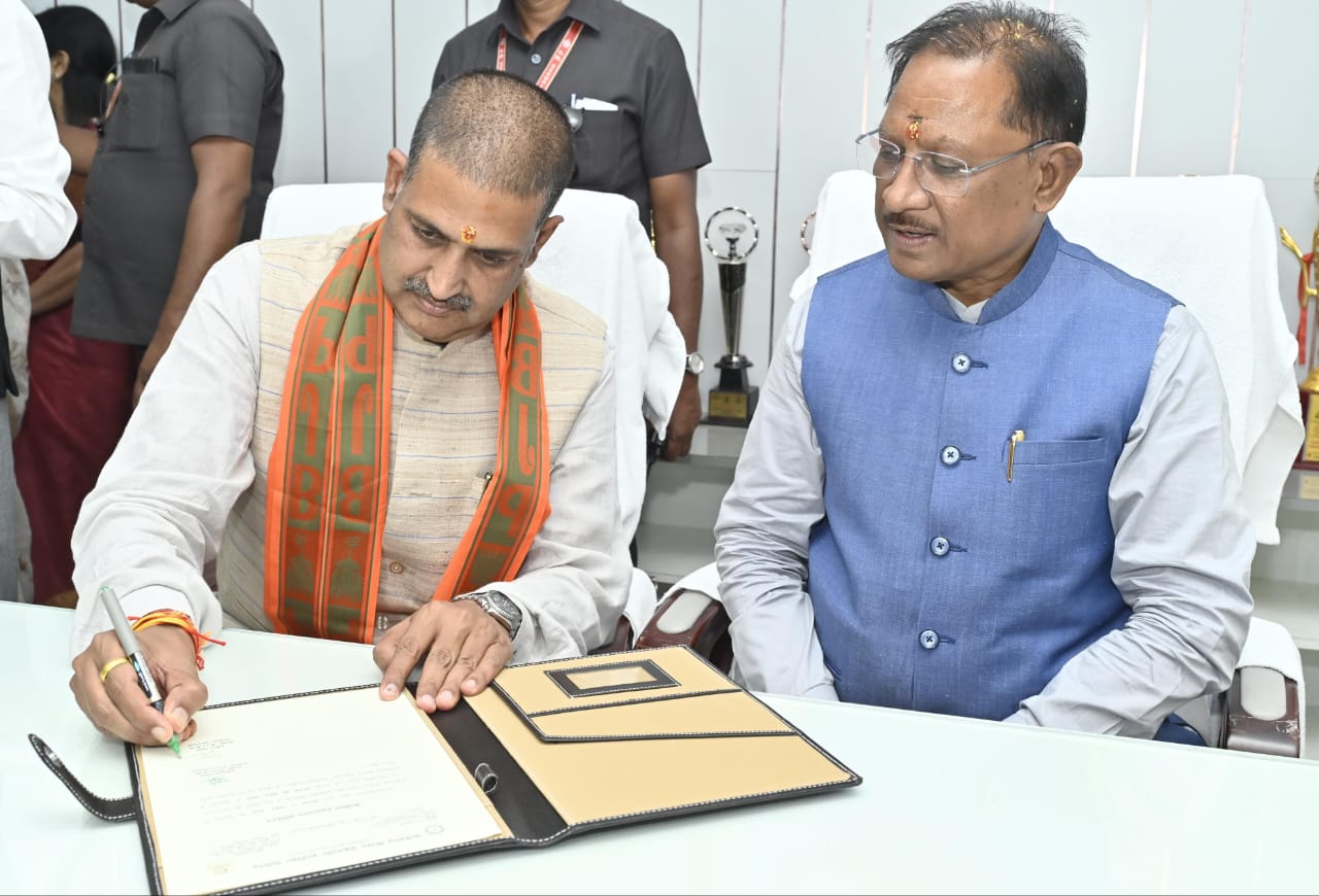 मुख्यमंत्री ने छत्तीसगढ़ खनिज विकास निगम के नवनियुक्त अध्यक्ष सौरभ सिंह को पदभार ग्रहण पर दी बधाई एवं शुभकामनाएं मुख्यमंत्री ने छत्तीसगढ़ खनिज विकास निगम के नवनियुक्त अध्यक्ष सौरभ सिंह को पदभार ग्रहण पर दी बधाई एवं शुभकामनाएं