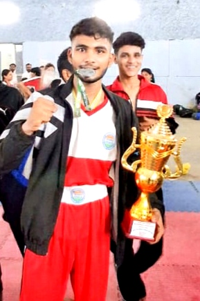 स्टेट किक बाक्सिंग में संत ज्ञानेश्वर स्कूल के योगेश ने जीता गोल्ड स्टेट किक बाक्सिंग में संत ज्ञानेश्वर स्कूल के योगेश ने जीता गोल्ड