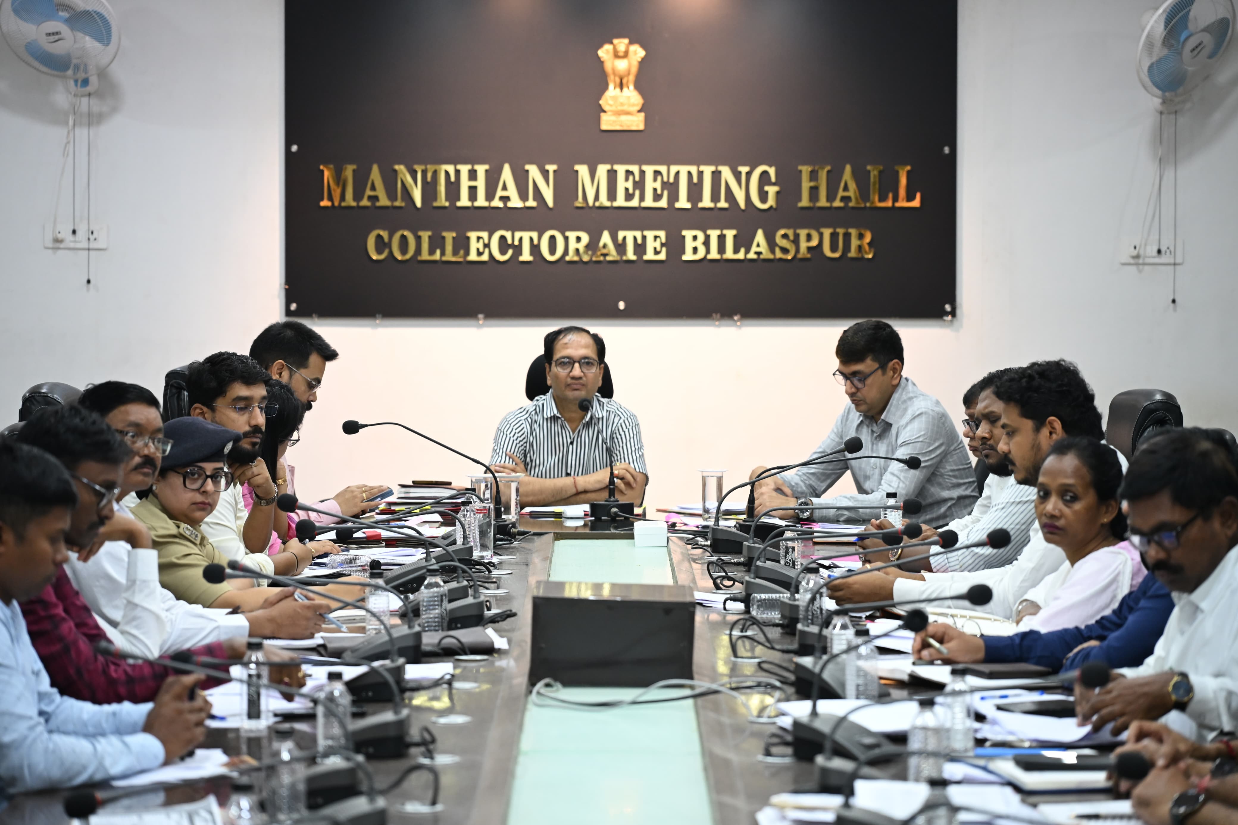 कलेक्टर ने टीएल बैठक में की खाद - बीज वितरण की समीक्षा कलेक्टर ने टीएल बैठक में की खाद - बीज वितरण की समीक्षा