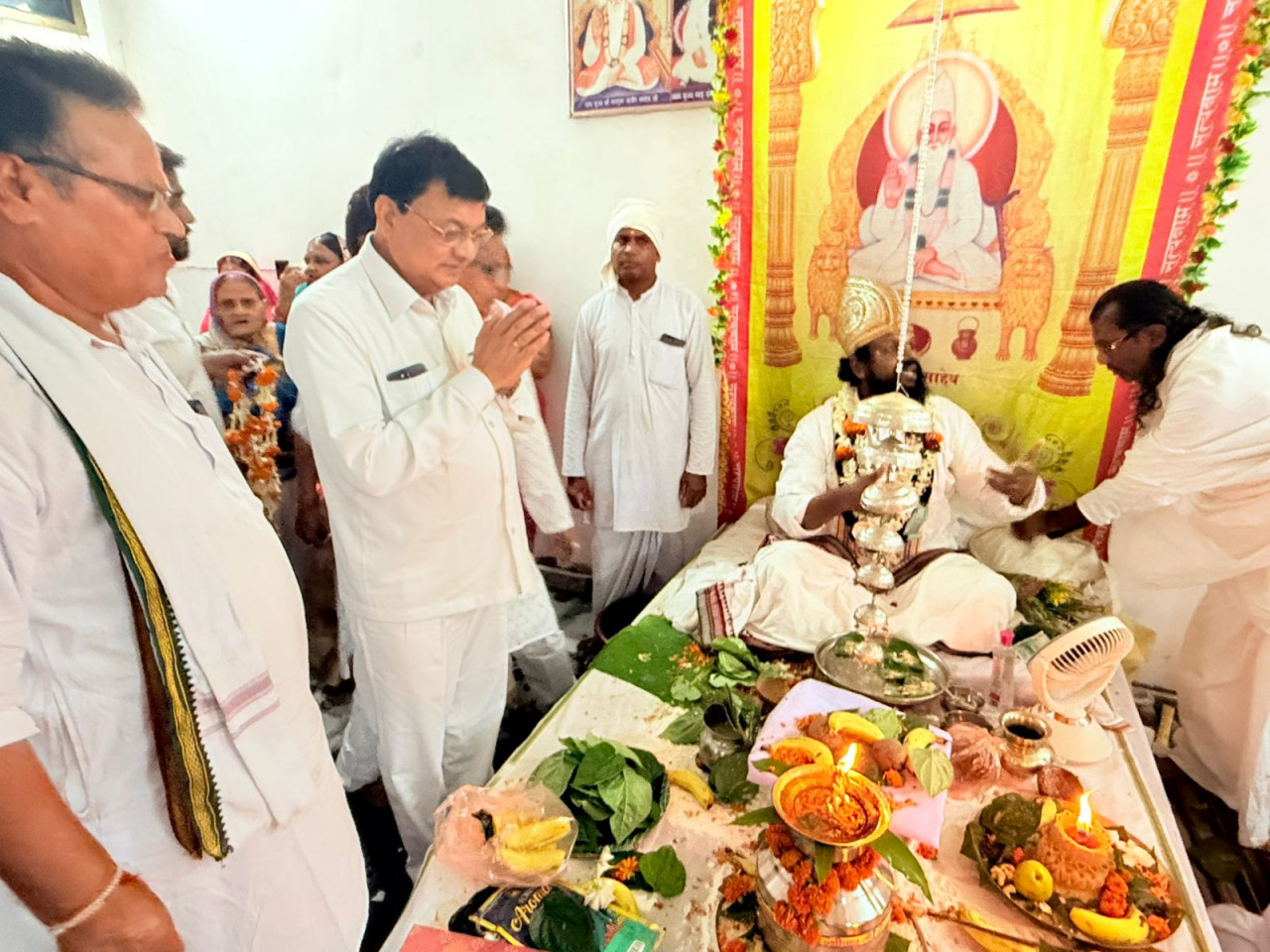 मंत्री श्री देवांगन ने सद्गुरु कबीर आश्रम में की पूजा अर्चना कर लिया आशीर्वाद मंत्री श्री देवांगन ने सद्गुरु कबीर आश्रम में की पूजा अर्चना कर लिया आशीर्वाद