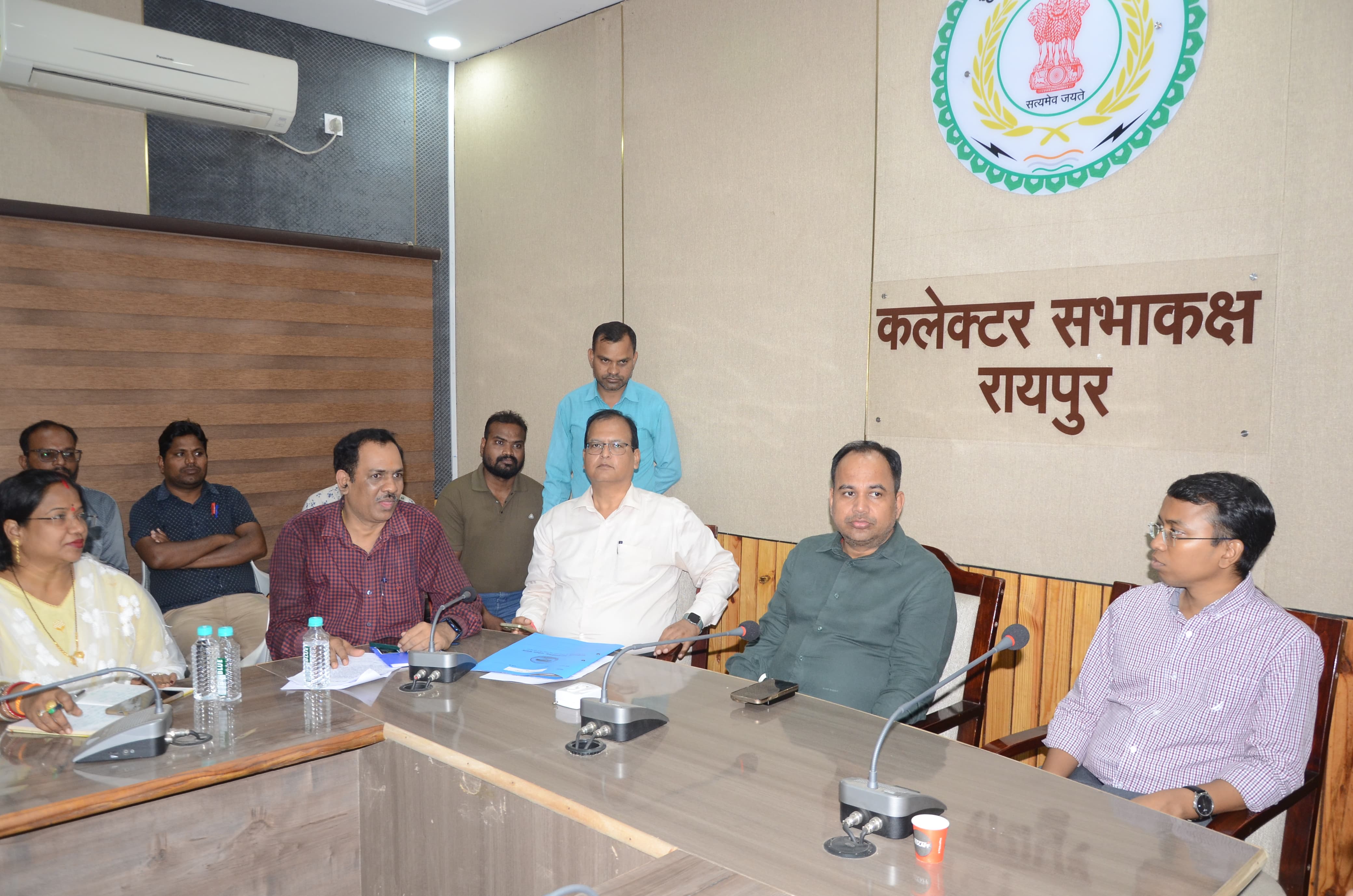 व्यापम द्वारा आगामी परीक्षाओं के मद्देनज़र कलेक्टर ने ली केंद्राध्यक्ष, परिवहन अधिकारी की बैठक व्यापम द्वारा आगामी परीक्षाओं के मद्देनज़र कलेक्टर ने ली केंद्राध्यक्ष, परिवहन अधिकारी की बैठक