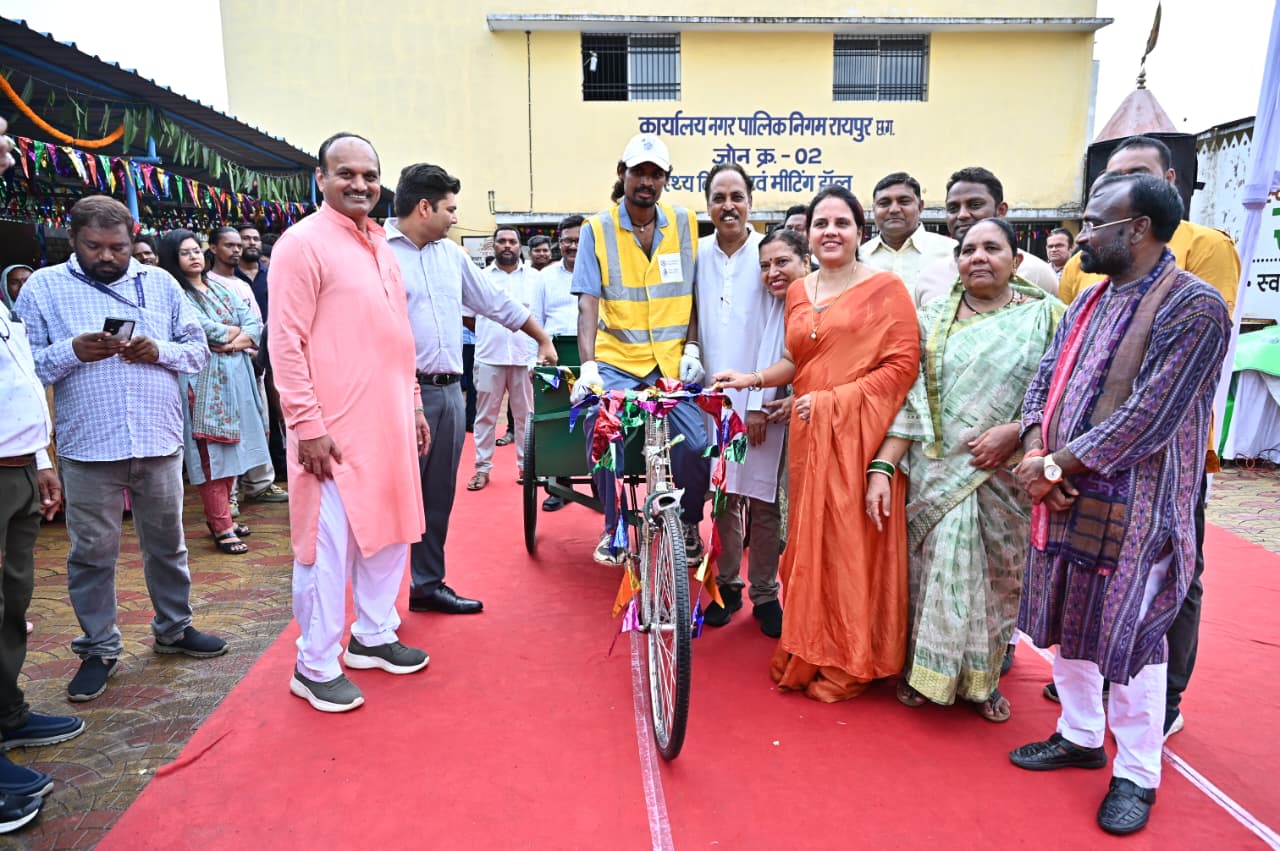 इंदिरा गांधी वार्ड पार्षद एवं राजस्व विभाग अध्यक्ष अवतार भारती बागल की बडे व्यवसायिक क्षेत्र वाले वार्ड को स्वच्छ रखने अभिनव पहल इंदिरा गांधी वार्ड पार्षद एवं राजस्व विभाग अध्यक्ष अवतार भारती बागल की बडे व्यवसायिक क्षेत्र वाले वार्ड को स्वच्छ रखने अभिनव पहल