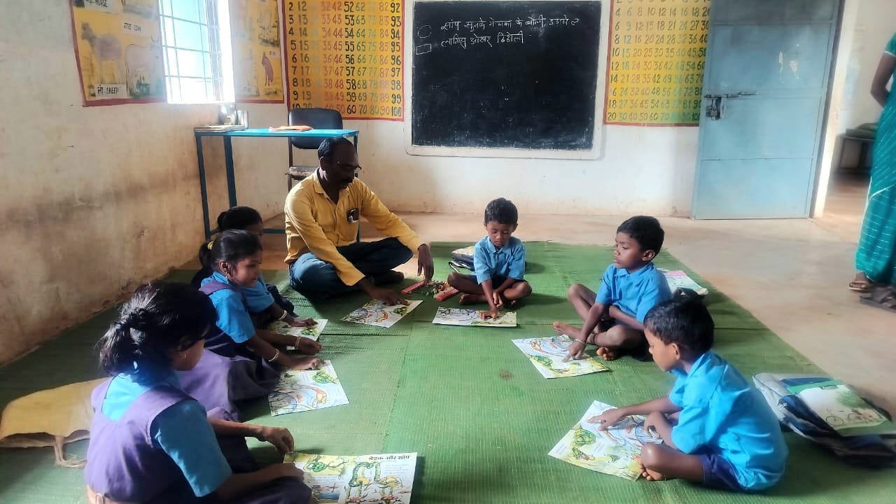 युक्तियुक्तकरण का असर: कमकासुर में अब लगने लगे क ख ग घ... के सुर युक्तियुक्तकरण का असर: कमकासुर में अब लगने लगे क ख ग घ... के सुर