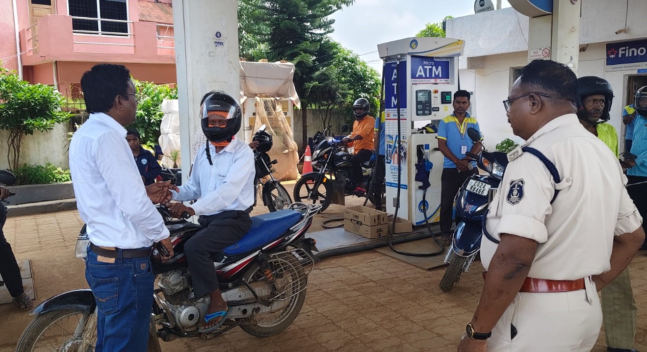 बालोद जिले में सड़क सुरक्षा के उपाय सुनिश्चित करने प्रशासनिक अधिकारी हुए मुस्तैद बालोद जिले में सड़क सुरक्षा के उपाय सुनिश्चित करने प्रशासनिक अधिकारी हुए मुस्तैद