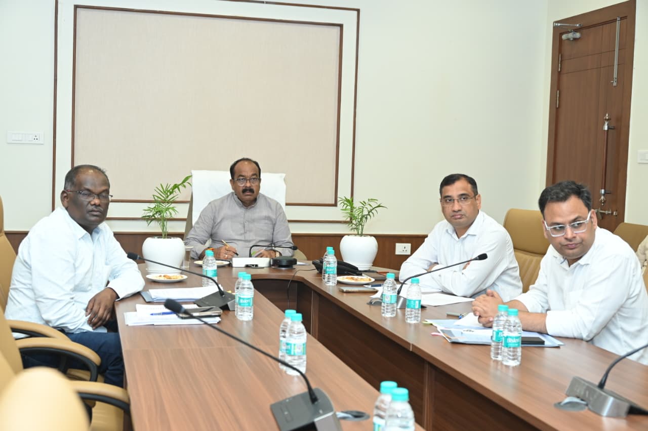 केन्द्रीय आवास और शहरी कार्य मंत्रालय की ऑनलाइन समीक्षा बैठक में शामिल हुए उप मुख्यमंत्री अरुण साव केन्द्रीय आवास और शहरी कार्य मंत्रालय की ऑनलाइन समीक्षा बैठक में शामिल हुए उप मुख्यमंत्री अरुण साव