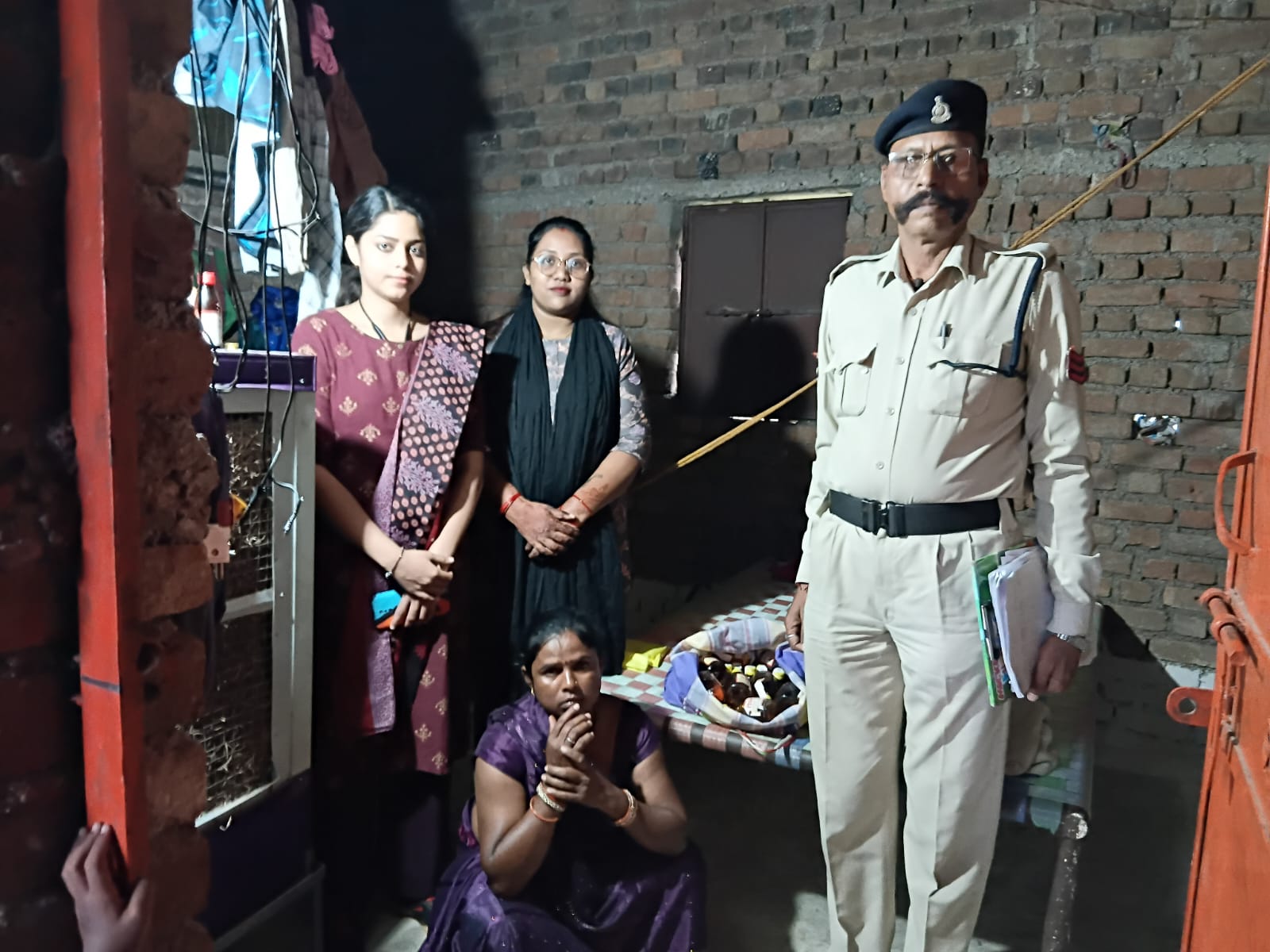 रायपुर आबकारी टीम द्वारा वाहन सहित 47 बल्क लीटर अवैध मदिरा जब्त रायपुर आबकारी टीम द्वारा वाहन सहित 47 बल्क लीटर अवैध मदिरा जब्त