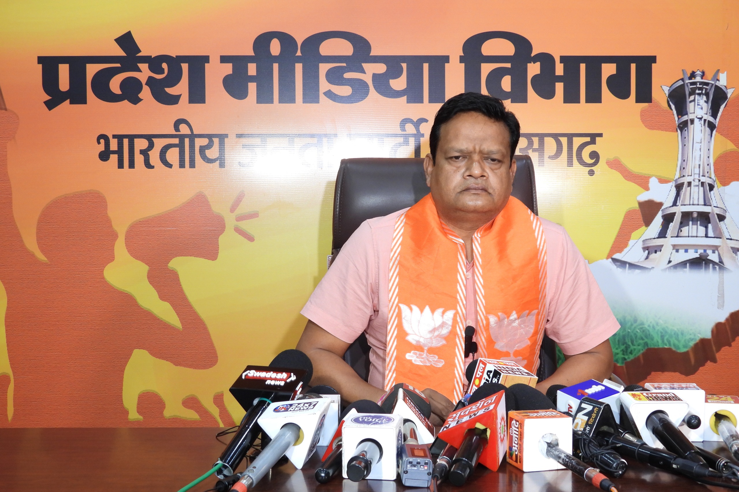 कांग्रेस को आदिवासी नेतृत्व पर भरोसा नहीं - देवलाल ठाकुर कांग्रेस को आदिवासी नेतृत्व पर भरोसा नहीं - देवलाल ठाकुर