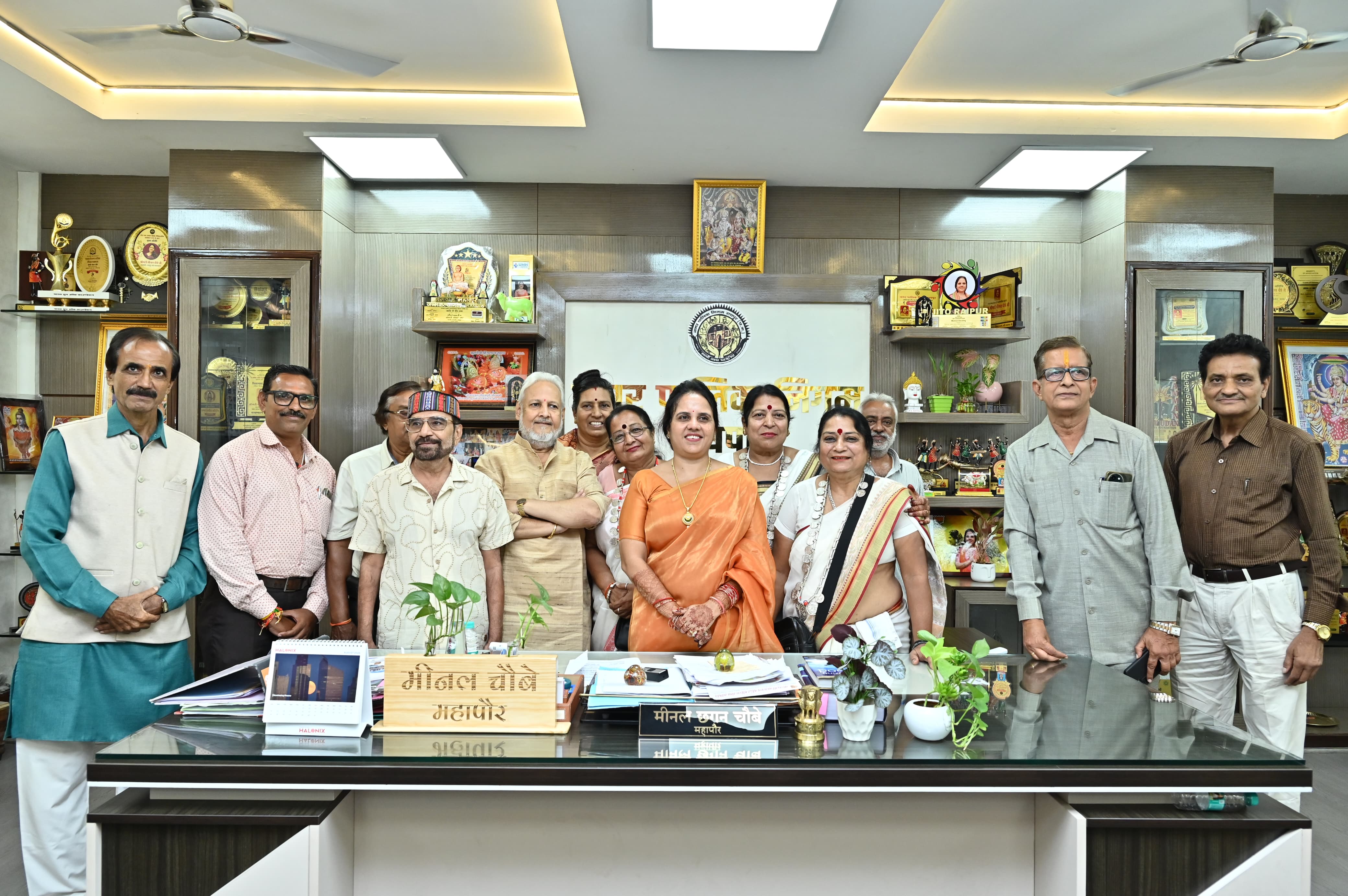 महापौर मीनल चौबे स्वतंत्रता संग्राम सेनानी उत्तराधिकारी संस्था पदाधिकारियों से चर्चा की महापौर मीनल चौबे स्वतंत्रता संग्राम सेनानी उत्तराधिकारी संस्था पदाधिकारियों से चर्चा की