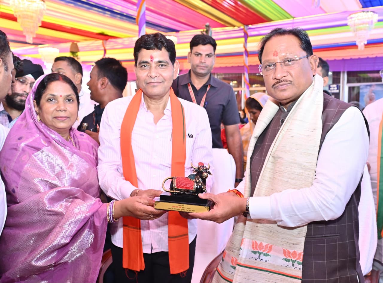 लोकपरंपराएं एवं संस्कृति समाज को जोड़ने का बेहतर माध्यम : मुख्यमंत्री विष्णु देव साय लोकपरंपराएं एवं संस्कृति समाज को जोड़ने का बेहतर माध्यम : मुख्यमंत्री विष्णु देव साय