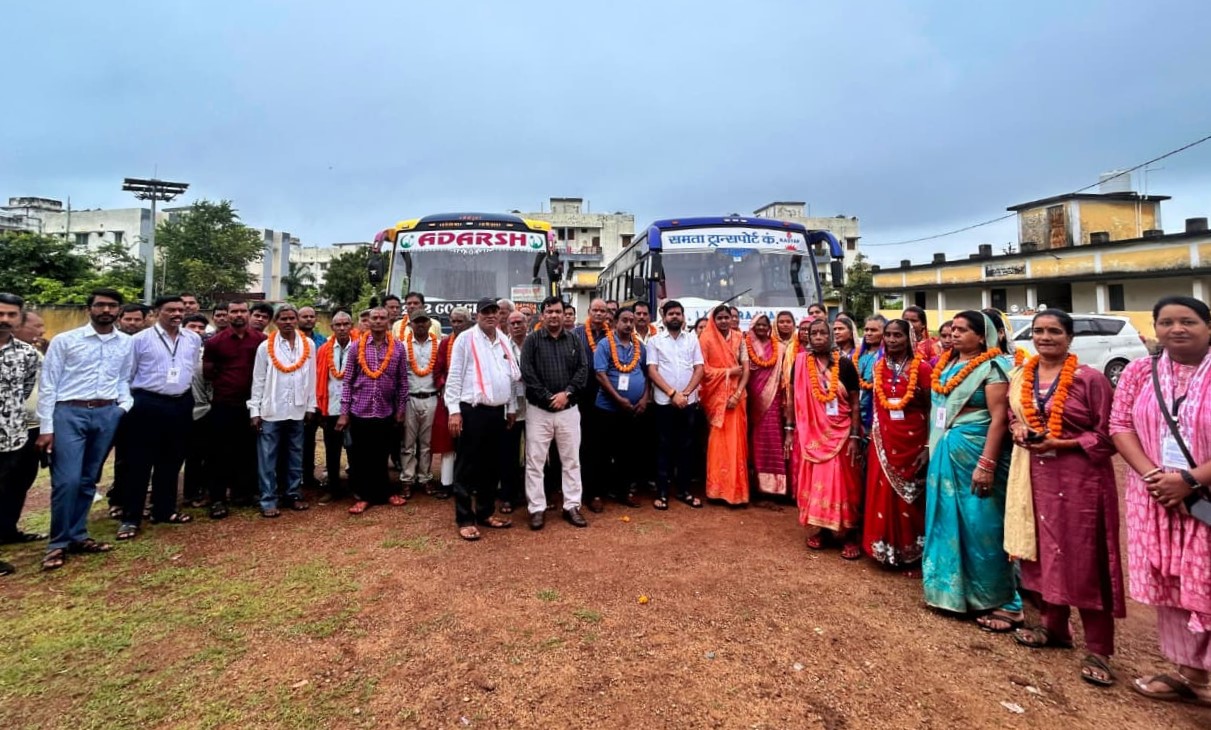 श्री रामलला दर्शन (अयोध्या धाम) योजना के तहत बालोद जिले के 77 श्रद्धालु हुए रवाना श्री रामलला दर्शन (अयोध्या धाम) योजना के तहत बालोद जिले के 77 श्रद्धालु हुए रवाना