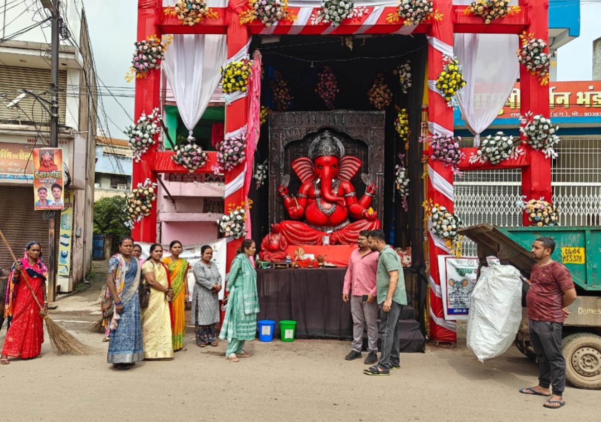 श्रीगणेश पंडालों में स्वच्छता जागरूकता अभियान श्रीगणेश पंडालों में स्वच्छता जागरूकता अभियान