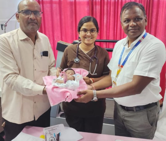 सिम्स अस्पताल में मिला नवजात शिशु, चाइल्ड लाइन को सौंपा गया सिम्स अस्पताल में मिला नवजात शिशु, चाइल्ड लाइन को सौंपा गया