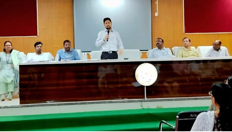 निर्वाचन आयोग के निर्देशों का अक्षर सह पालन करे - कलेक्टर निर्वाचन आयोग के निर्देशों का अक्षर सह पालन करे - कलेक्टर