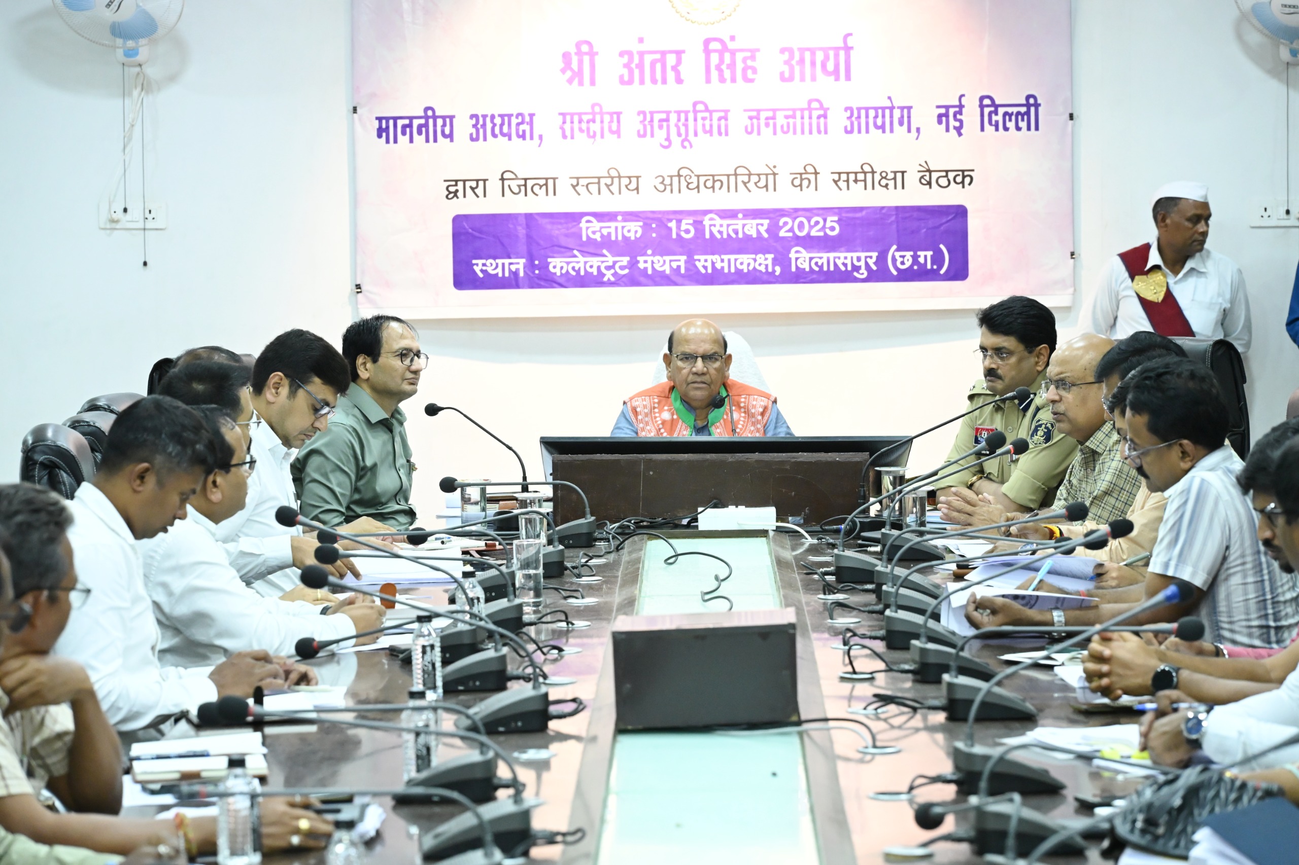 केंद्रीय अनुसूचित जनजाति आयोग के अध्यक्ष अंतर सिंह आर्या ने ली जिला अधिकारियों की बैठक केंद्रीय अनुसूचित जनजाति आयोग के अध्यक्ष अंतर सिंह आर्या ने ली जिला अधिकारियों की बैठक