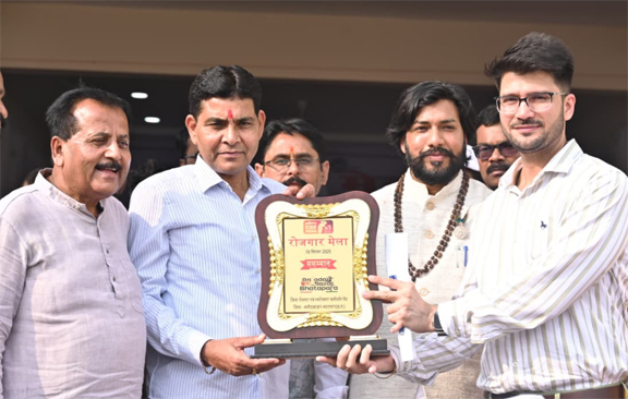 युवाओं को रोजगार दिलाना सरकार की पहली प्राथमिकता: राजस्व मंत्री टंक राम वर्मा युवाओं को रोजगार दिलाना सरकार की पहली प्राथमिकता: राजस्व मंत्री टंक राम वर्मा