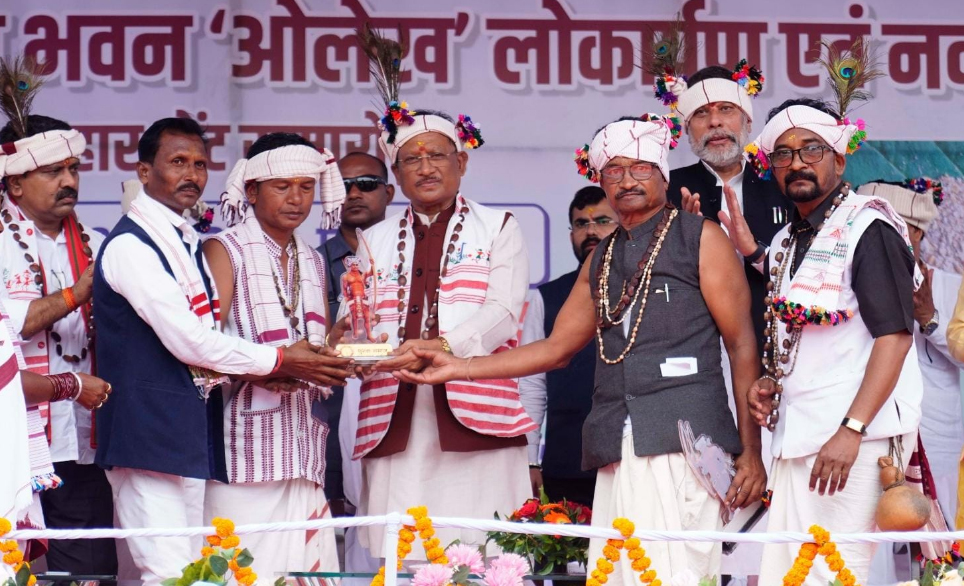 धुरवा समाज के नुआखाई मिलन समारोह एवं नवनिर्मित सामाजिक भवन "ओलेख" के लोकार्पण कार्यक्रम में शामिल हुए मुख्यमंत्री धुरवा समाज के नुआखाई मिलन समारोह एवं नवनिर्मित सामाजिक भवन "ओलेख" के लोकार्पण कार्यक्रम में शामिल हुए मुख्यमंत्री