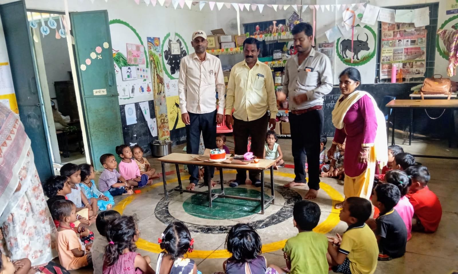 प्रोजेक्ट आओ बाँटें खुशियाँ” के तहत शासकीय कर्मचारी बच्चों संग साझा कर रहे हैं खुशियाँ प्रोजेक्ट आओ बाँटें खुशियाँ” के तहत शासकीय कर्मचारी बच्चों संग साझा कर रहे हैं खुशियाँ