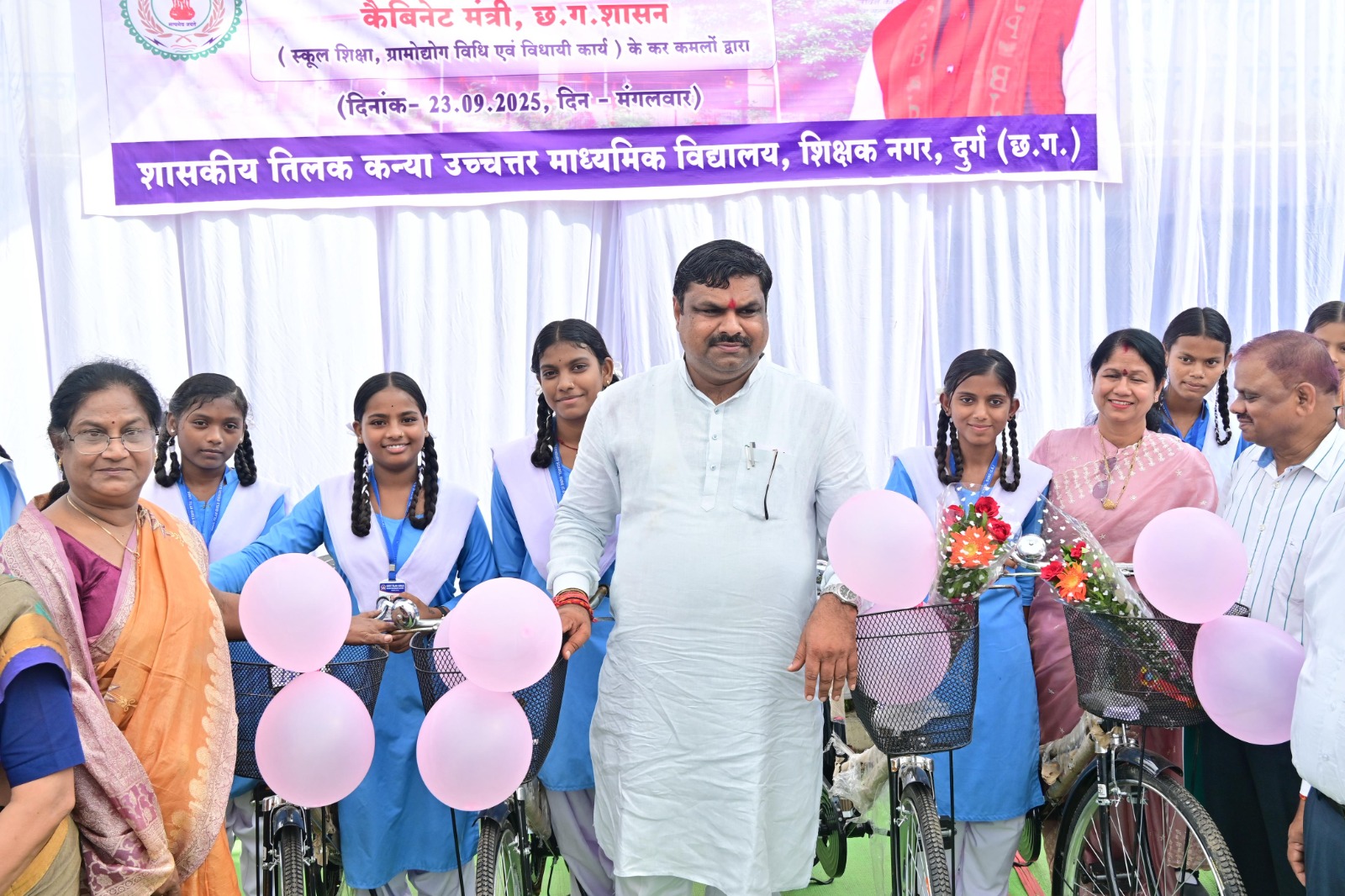 शिक्षा मंत्री श्री गजेंद्र यादव ने सरस्वती साइकिल योजना के तहत 55 छात्राओं को किया साइकिल वितरण शिक्षा मंत्री श्री गजेंद्र यादव ने सरस्वती साइकिल योजना के तहत 55 छात्राओं को किया साइकिल वितरण