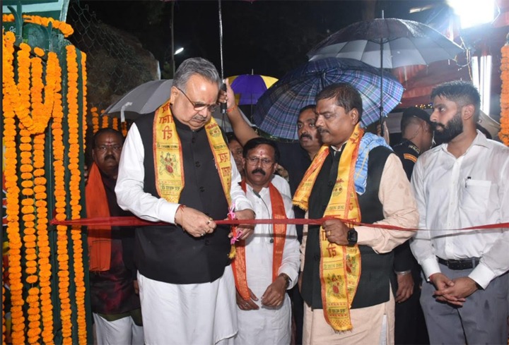 माँ बम्लेश्वरी पर्यावरण परिक्रमा पथ अद्भूत परिक्रमा पथ : विधानसभा अध्यक्ष डॉ. रमन सिंह माँ बम्लेश्वरी पर्यावरण परिक्रमा पथ अद्भूत परिक्रमा पथ : विधानसभा अध्यक्ष डॉ. रमन सिंह