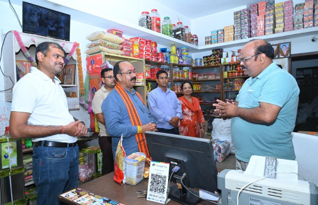 उप मुख्यमंत्री अरुण साव ने जीएसटी बचत उत्सव पर व्यापारियों से की चर्चा, मुंह मीठा कर दी बधाई उप मुख्यमंत्री अरुण साव ने जीएसटी बचत उत्सव पर व्यापारियों से की चर्चा, मुंह मीठा कर दी बधाई