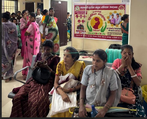 स्वस्थ नारी सशक्त परिवार अभियान के तहत गर्भवती महिलाओं की जांच स्वस्थ नारी सशक्त परिवार अभियान के तहत गर्भवती महिलाओं की जांच