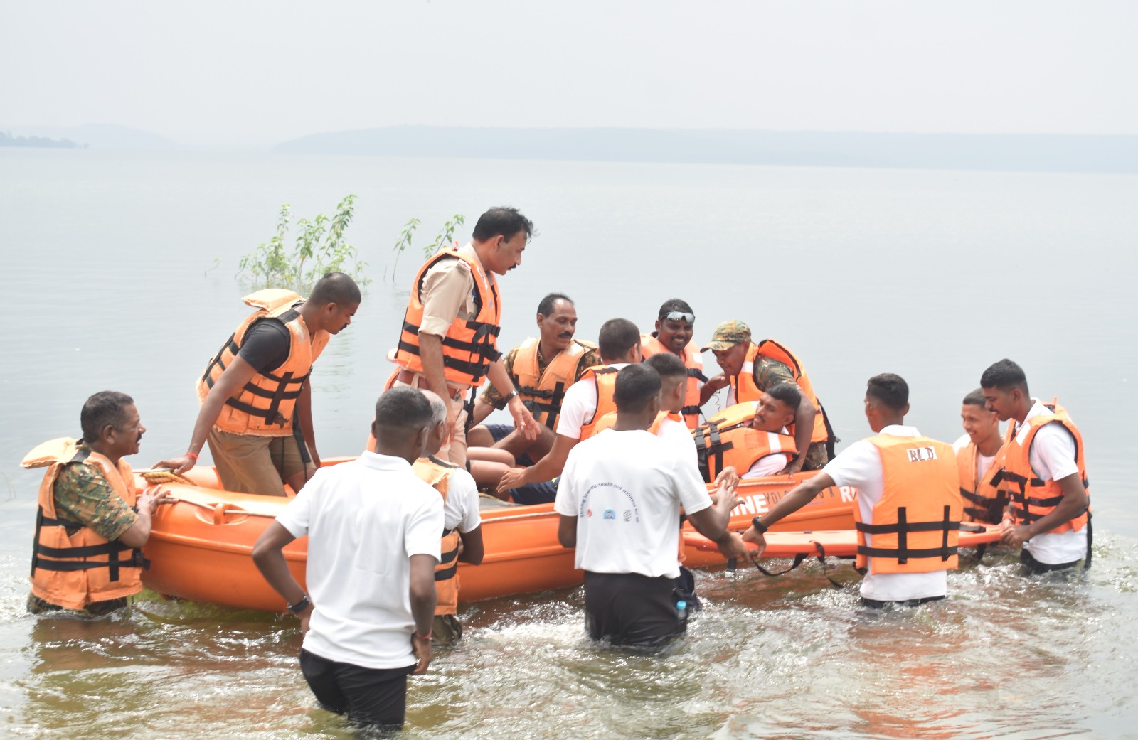 तांदुला जलाशय एवं गंगा मैया मंदिर के सामने नहर पर किया गया मॉक ड्रिल का आयोजन तांदुला जलाशय एवं गंगा मैया मंदिर के सामने नहर पर किया गया मॉक ड्रिल का आयोजन
