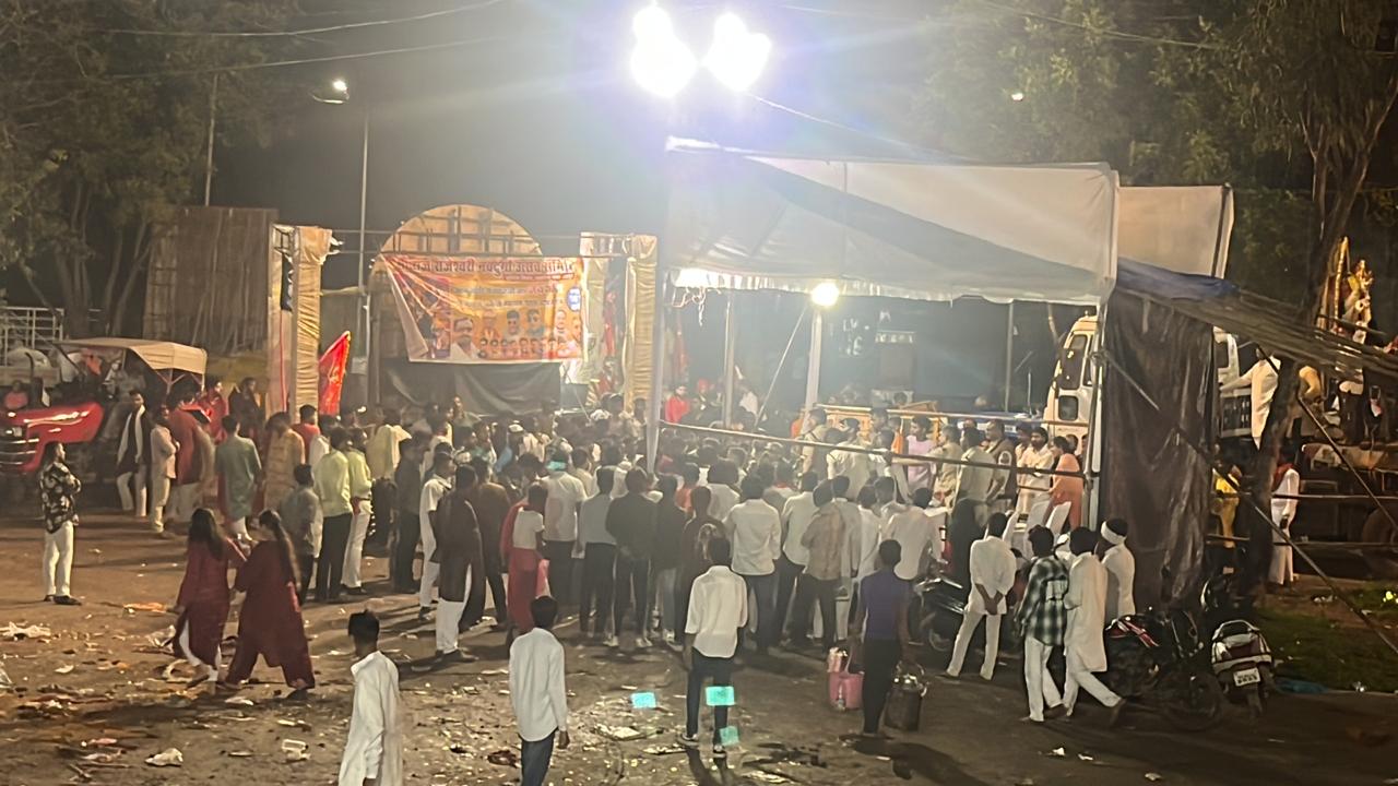 माँ दुर्गा की मूर्तियों का महादेवघाट के समीप विसर्जन कुण्ड में श्रद्धापूर्ण विसर्जन माँ दुर्गा की मूर्तियों का महादेवघाट के समीप विसर्जन कुण्ड में श्रद्धापूर्ण विसर्जन