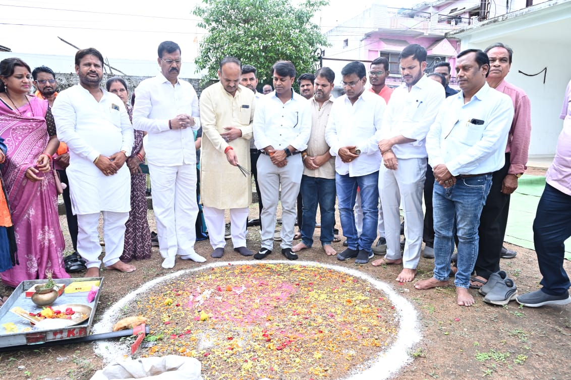 ग्रामीण विधायक मोतीलाल साहू ने 1.39 करोड़ 32 हजार के 12 नए विकास कार्यों की सौगात दी ग्रामीण विधायक मोतीलाल साहू ने 1.39 करोड़ 32 हजार के 12 नए विकास कार्यों की सौगात दी