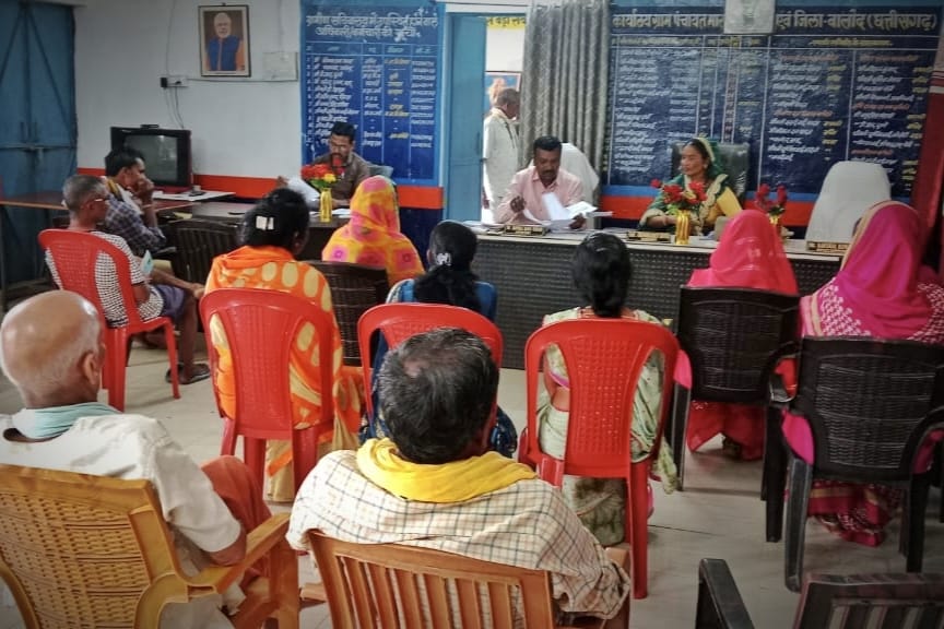 जिले के विशेष ग्राम सभाओं में एग्रीस्टैक डिजिटल फसल सर्वेक्षण के गिरदावरी सूची का किया जा रहा है पठन जिले के विशेष ग्राम सभाओं में एग्रीस्टैक डिजिटल फसल सर्वेक्षण के गिरदावरी सूची का किया जा रहा है पठन