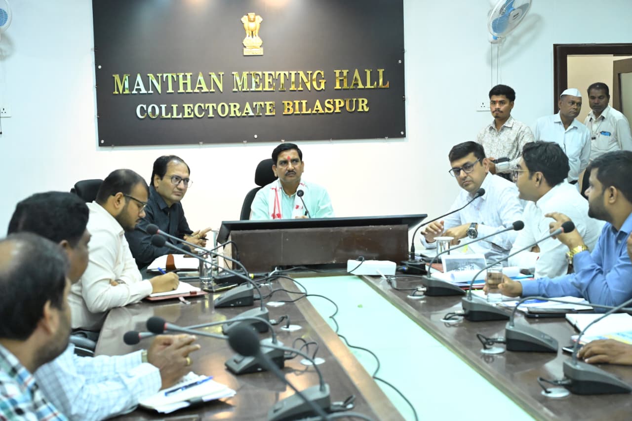 केंद्रीय राज्य मंत्री श्री तोखन साहू ने की सांसद खेल महोत्सव की तैयारियों की समीक्षा केंद्रीय राज्य मंत्री श्री तोखन साहू ने की सांसद खेल महोत्सव की तैयारियों की समीक्षा