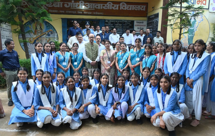 कस्तूरबा गांधी बालिका आवासीय विद्यालय रजपुरीकला पहुंचे राज्यपाल कस्तूरबा गांधी बालिका आवासीय विद्यालय रजपुरीकला पहुंचे राज्यपाल