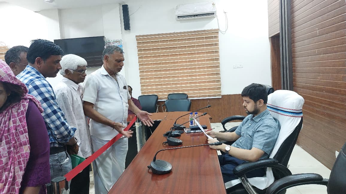 सेवा सहकारी समिति कोडिया में बनाए रखने की किसानों ने की मांग सेवा सहकारी समिति कोडिया में बनाए रखने की किसानों ने की मांग