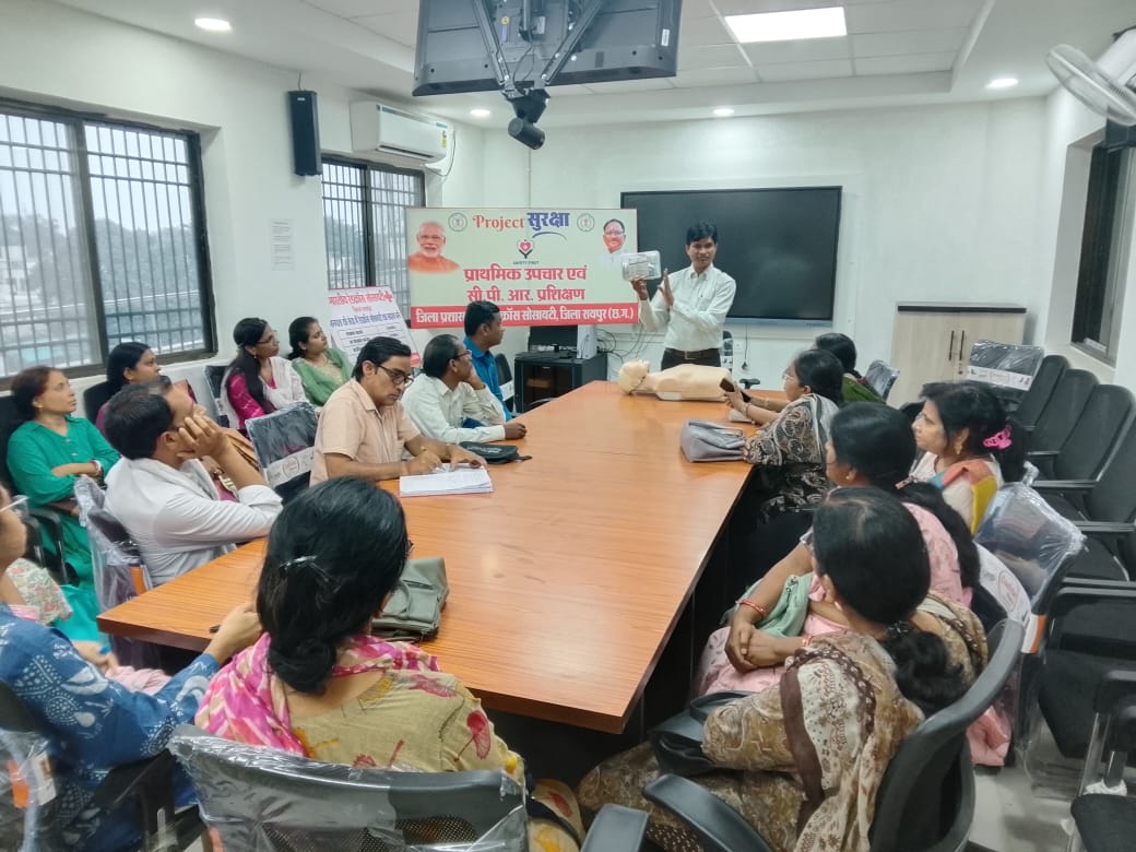 प्रोजेक्ट सुरक्षा के तहत शासकीय कर्मचारियों को मिला जीवनरक्षक प्रशिक्षण प्रोजेक्ट सुरक्षा के तहत शासकीय कर्मचारियों को मिला जीवनरक्षक प्रशिक्षण