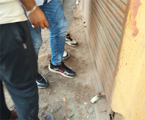 निगम ने बकाया संपत्तिकर जमा नहीं करने पर दुकान को किया सील निगम ने बकाया संपत्तिकर जमा नहीं करने पर दुकान को किया सील