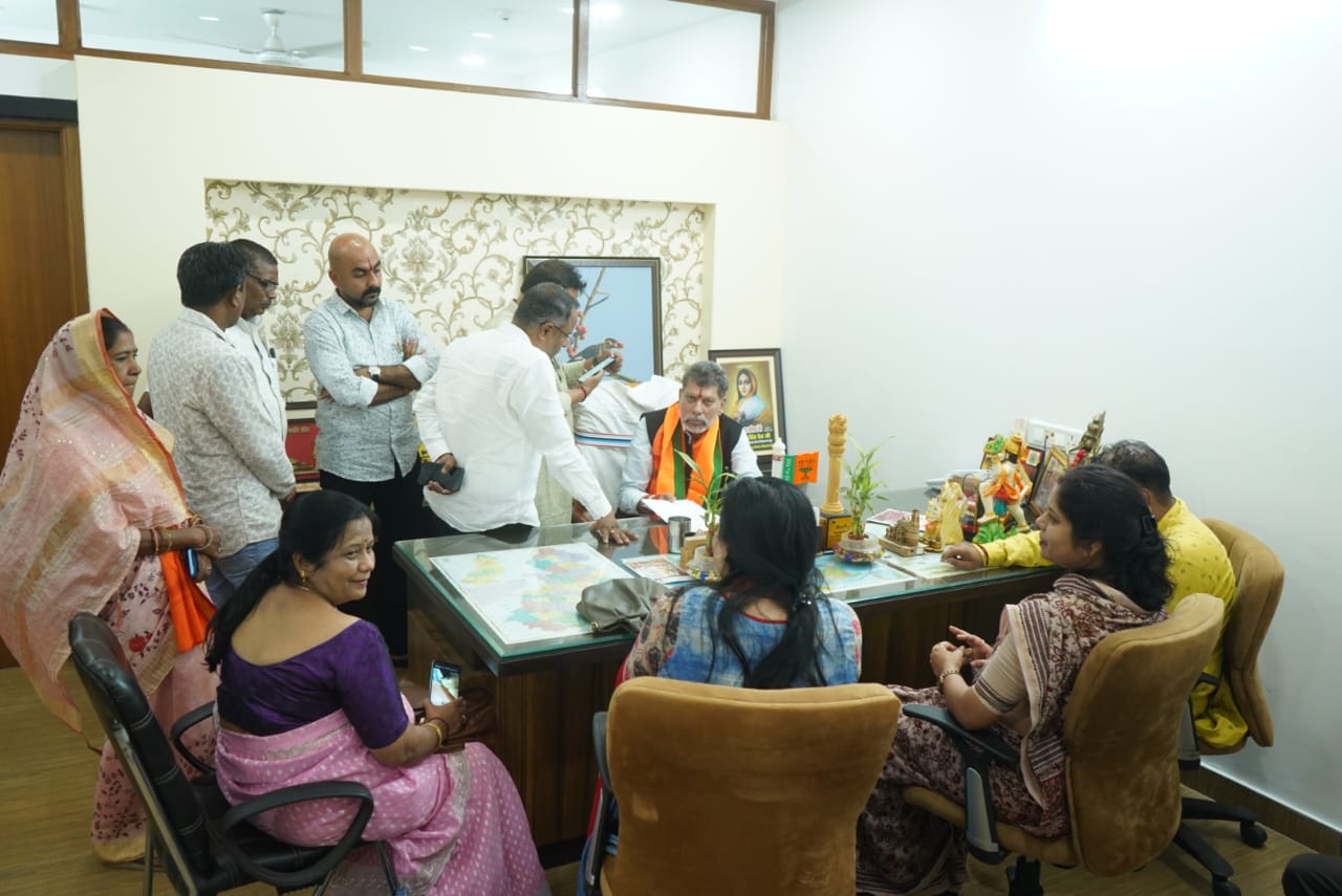 कार्यकर्ताओं ने प्रदेश अध्यक्ष देव से की मुलाकात कार्यकर्ताओं ने प्रदेश अध्यक्ष देव से की मुलाकात