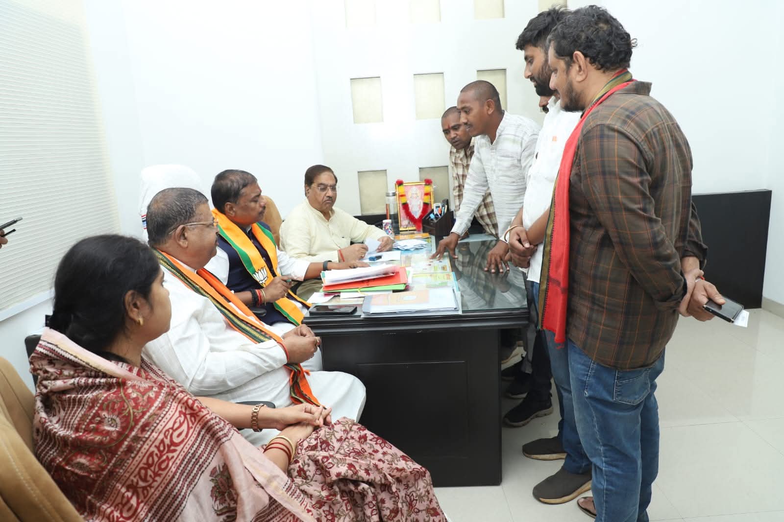 जन समस्याओं के निवारण के लिए भाजपा सरकार तत्पर : केदार कश्यप जन समस्याओं के निवारण के लिए भाजपा सरकार तत्पर : केदार कश्यप