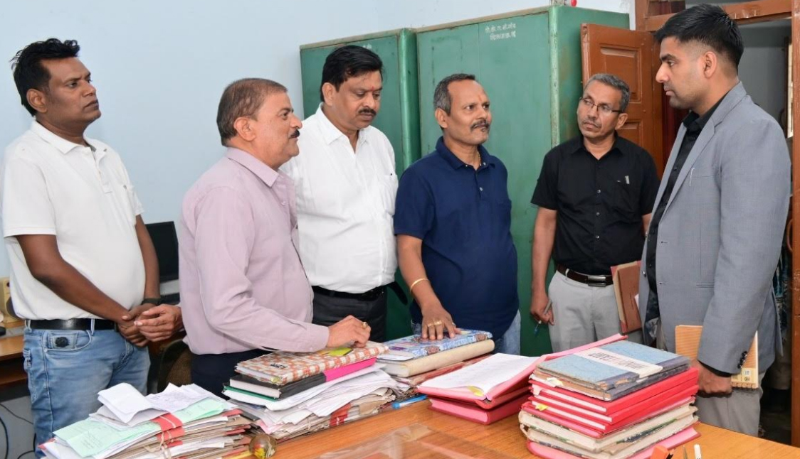 कलेक्टर ने कलेक्टोरेट स्थित कार्यालयों का किया निरीक्षण कलेक्टर ने कलेक्टोरेट स्थित कार्यालयों का किया निरीक्षण