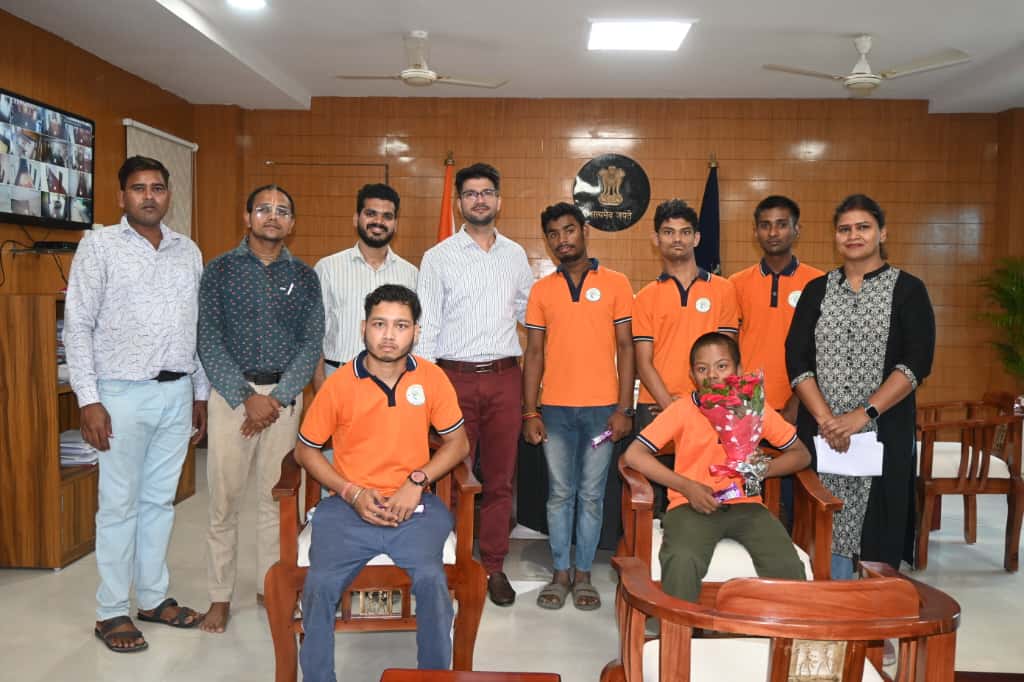 मनोविकास केंद्र के 5 छात्रों का पर्पल फेस्ट के लिए हुआ चयन, कलेक्टर ने दी शुभकामनाएं मनोविकास केंद्र के 5 छात्रों का पर्पल फेस्ट के लिए हुआ चयन, कलेक्टर ने दी शुभकामनाएं