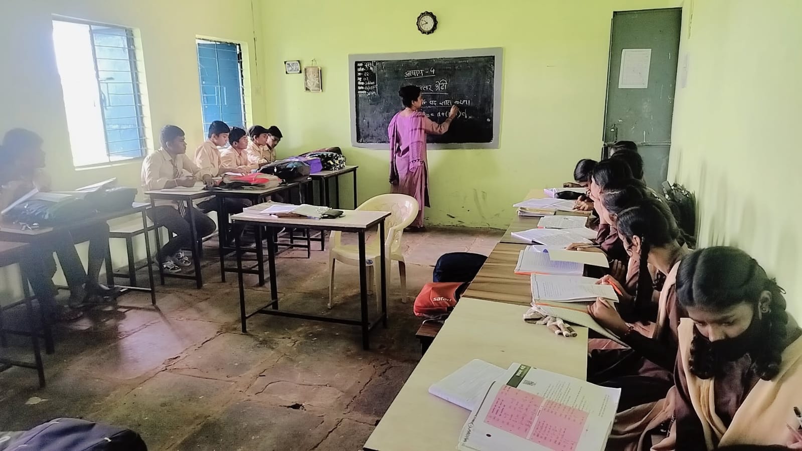 शासकीय हाई स्कूल ग्राम बरौंडा में युक्तियुक्तकरण से पढ़ाई हुई आसान शासकीय हाई स्कूल ग्राम बरौंडा में युक्तियुक्तकरण से पढ़ाई हुई आसान