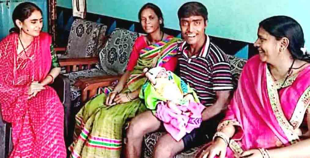 पोषण बन रही गर्भवती माताओं के लिए वरदान श्रीमती पुष्पा ने दिया स्वस्थ बेटी को जन्म पोषण बन रही गर्भवती माताओं के लिए वरदान श्रीमती पुष्पा ने दिया स्वस्थ बेटी को जन्म