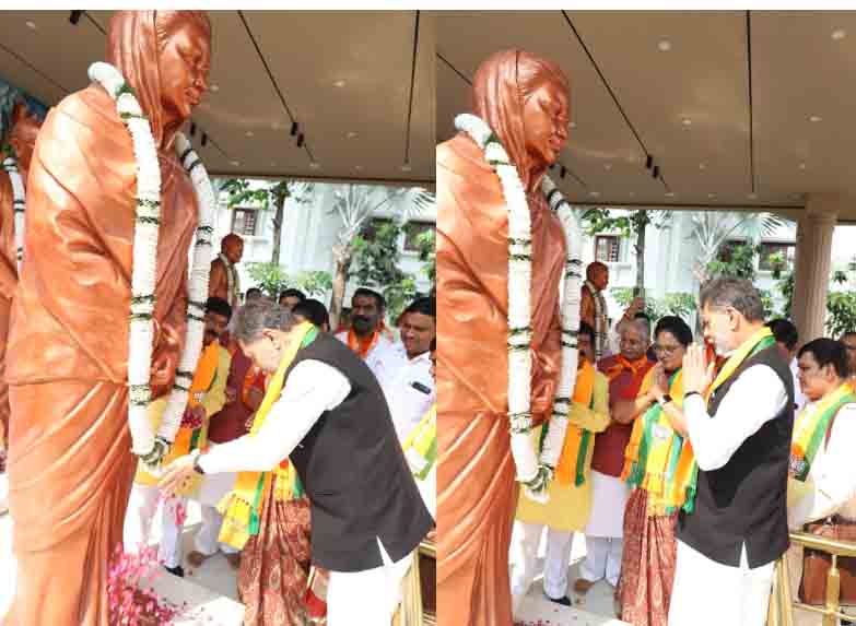 भाजपा ने अर्पित की राजमाता विजयाराजे सिंधिया को पुष्पांजलि भाजपा ने अर्पित की राजमाता विजयाराजे सिंधिया को पुष्पांजलि