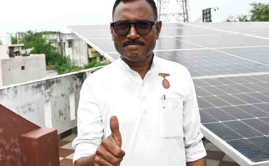 पीएम सूर्यघर मुफ्त बिजली योजना से लखन लाल को मिला दोहरा लाभ पीएम सूर्यघर मुफ्त बिजली योजना से लखन लाल को मिला दोहरा लाभ