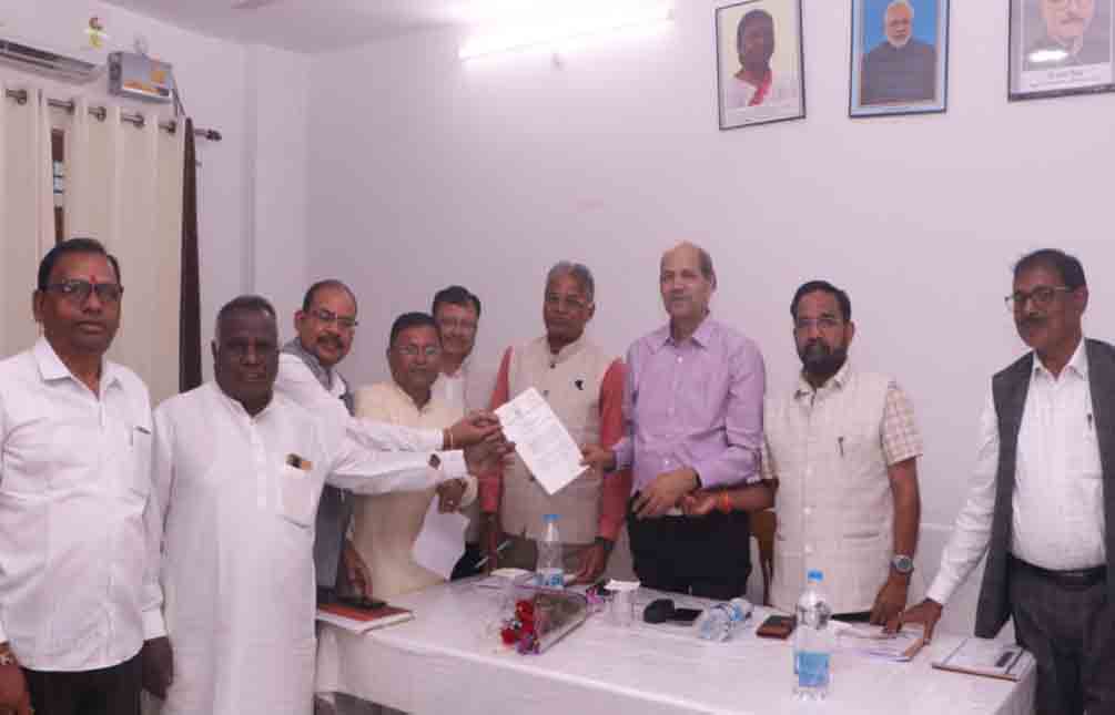 पिछड़ा वर्ग कल्याण आयोग के अध्यक्ष ने समाज प्रमुखों से की मुलाकात पिछड़ा वर्ग कल्याण आयोग के अध्यक्ष ने समाज प्रमुखों से की मुलाकात